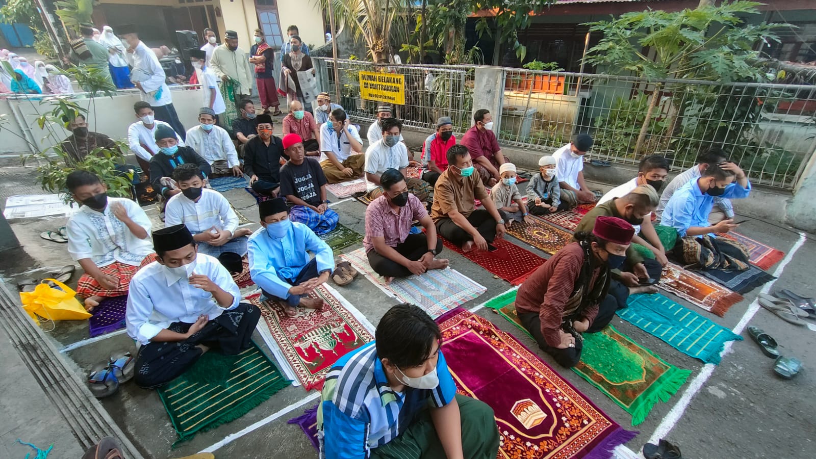 Suasana Salat Idul Fitri 1443 H di Masjid Baiturachim Patangpuluhan Jogja